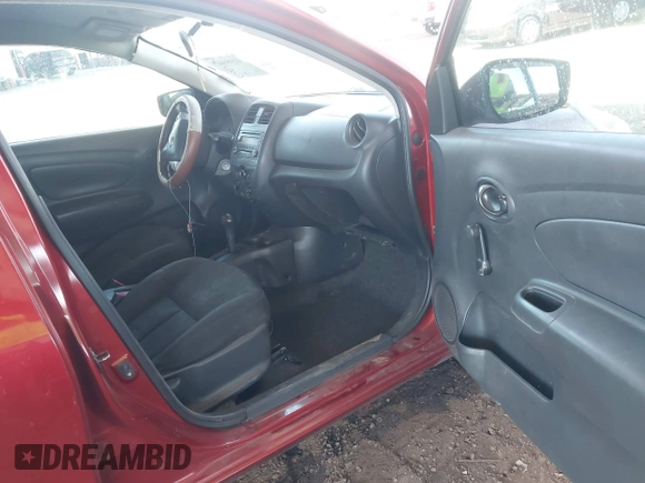 2016 Nissan Versa S z VIN 3N1CN7AP0GL840640, wystawiony jako IAAI lot #41986023 z przebiegiem Nie podano mil oraz . Historia ofert i sprzedaży dostępna na DreamBid. Obrazek 5.