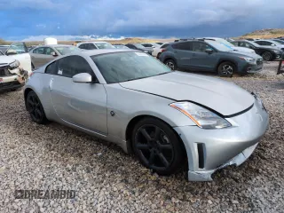 2004 Nissan 350Z Enthusiast z VIN JN1AZ34D54T152775, wystawiony jako Copart lot #56900385 z przebiegiem 182 564 mil mil oraz Szkoda całkowita • Salvage title. Historia ofert i sprzedaży dostępna na DreamBid. Obrazek 4.