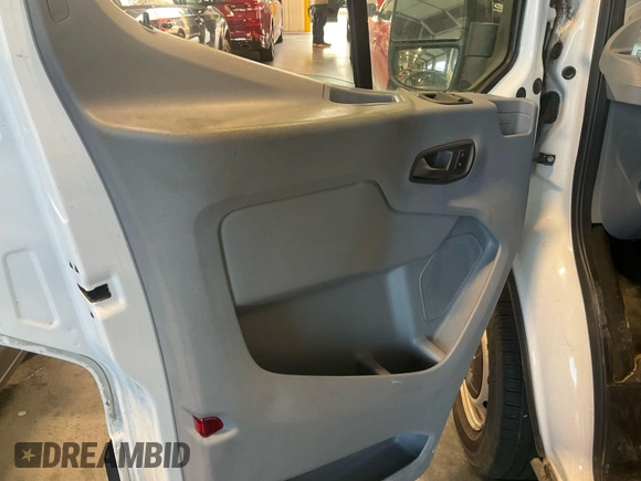 2018 Ford Transit z VIN 1FTBW2CG5JKB49814, wystawiony jako IAAI lot #42792323 z przebiegiem 222 044 mil mil oraz . Historia ofert i sprzedaży dostępna na DreamBid. Obrazek 32.