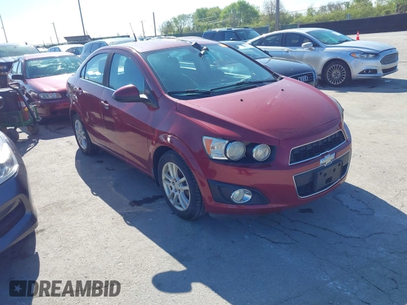 2014 Chevrolet Sonic LT z VIN 1G1JC5SH8E4153469, wystawiony jako IAAI lot #42181776 z przebiegiem 80 435 mil mil oraz . Historia ofert i sprzedaży dostępna na DreamBid. Obrazek 1.