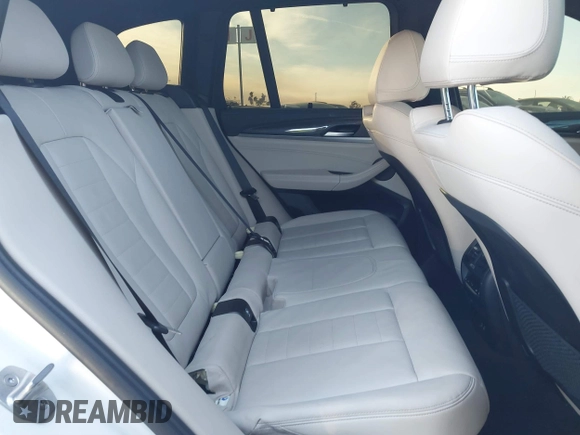 2021 BMW X3 M z VIN 5YMTS0C05M9D03595, wystawiony jako IAAI lot #41324012 z przebiegiem 38 157 mil mil oraz . Historia ofert i sprzedaży dostępna na DreamBid. Obrazek 8.