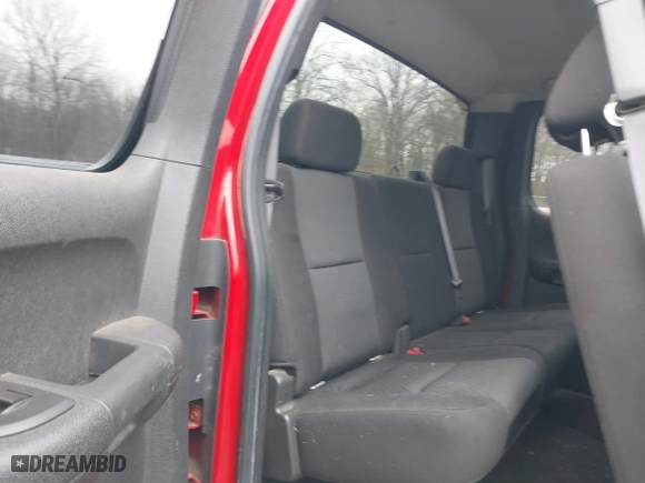 2011 GMC Sierra 2500HD SLE with VIN 1GT220CG8BZ134636, listed as a IAAI auction lot 41726133 with 147,118 mi miles. Bid and sale history available at carsss.com. Image 8.