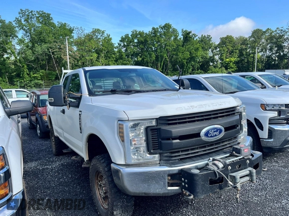 2019 Ford F-250 XL z VIN 1FT7X2B64KEC60947, wystawiony jako IAAI lot #42674456 z przebiegiem 117 379 mil mil oraz . Historia ofert i sprzedaży dostępna na DreamBid. Obrazek 25.