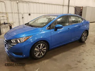 2023 Nissan Versa SV z VIN 3N1CN8EV4PL860789, wystawiony jako Copart lot #57871625 z przebiegiem 53 008 mil mil oraz Czysty tytuł • Clean title. Historia ofert i sprzedaży dostępna na DreamBid. Obrazek 1.