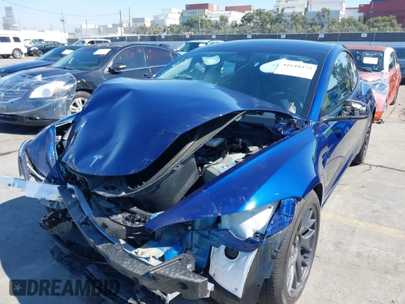 2025 Tesla Model 3 Long Range z VIN 5YJ3E1EB9SF886175, wystawiony jako IAAI lot #41648473 z przebiegiem 395 mil mil oraz . Historia ofert i sprzedaży dostępna na DreamBid. Obrazek 6.