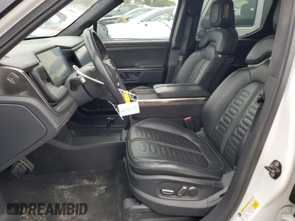2022 Rivian R1T Adventure z VIN 7FCTGAAA9NN014280, wystawiony jako Copart lot #49723355 z przebiegiem 28 601 mil mil oraz Szkody całkowita. Historia ofert i sprzedaży dostępna na DreamBid. Obrazek 7.