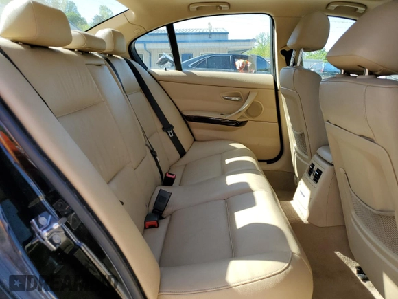 2008 BMW 3 Series 335i z VIN WBAVB775X8NM05305, wystawiony jako Copart lot #55230935 z przebiegiem 128 906 mil mil oraz Szkoda całkowita • Salvage title. Historia ofert i sprzedaży dostępna na DreamBid. Obrazek 10.