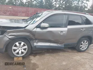 2011 Kia Sorento LX with VIN 5XYKT4A22BG149224, listed as a IAAI auction lot 40252333 with 183,619 mi miles. Bid and sale history available at carsss.com. Image 18.