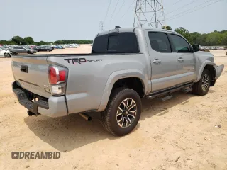 2021 Toyota Tacoma SR5 z VIN 5TFAZ5CN2MX099562, wystawiony jako Copart lot #59329335 z przebiegiem 23 570 mil mil oraz Czysty tytuł • Clean title. Historia ofert i sprzedaży dostępna na DreamBid. Obrazek 3.