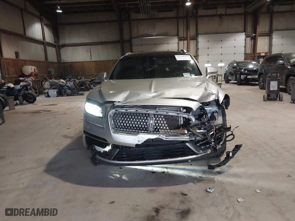 2019 Lincoln Nautilus Reserve with VIN 2LMPJ8LP4KBL25142, listed as a IAAI auction lot 41340444 with 105,757 mi miles. Bid and sale history available at carsss.com. Image 17.