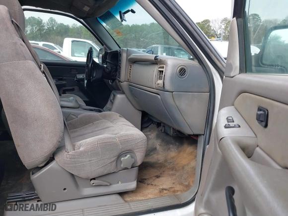 2000 Chevrolet Silverado 1500 LS with VIN 2GCEC19T6Y1245739, listed as a IAAI auction lot 41635831 with 243,638 mi miles. Bid and sale history available at carsss.com. Image 5.