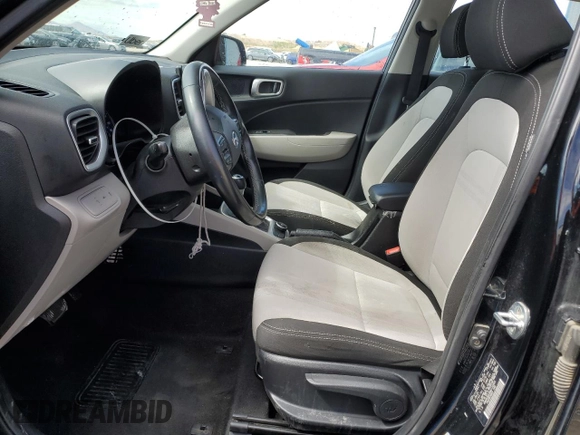 2022 Hyundai Venue SEL z VIN KMHRC8A39NU132059, wystawiony jako Copart lot #57448215 z przebiegiem 85 657 mil mil oraz Czysty tytuł • Clean title. Historia ofert i sprzedaży dostępna na DreamBid. Obrazek 7.