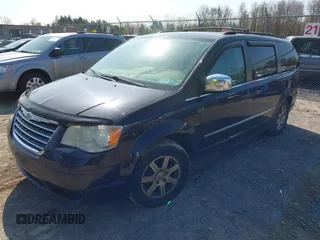 2010 Chrysler Town & Country Touring with VIN 2A4RR5DX5AR360173, listed as a IAAI auction lot 42082140 with 133,366 mi miles. Bid and sale history available at carsss.com. Image 2.