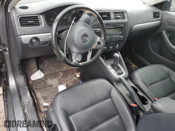 2013 Volkswagen Jetta SE with VIN 3VWDX7AJ7DM443971, listed as a Copart auction lot 52311685 with 146,971 mi miles and Clean title. Bid and sale history available at DreamBid. Image 8.