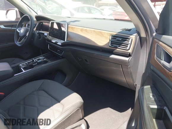 2024 Volkswagen Atlas SE with VIN 1V2HR2CA2RC568429, listed as a IAAI auction lot 42371188 with 18,903 mi miles and . Bid and sale history available at DreamBid. Image 5.