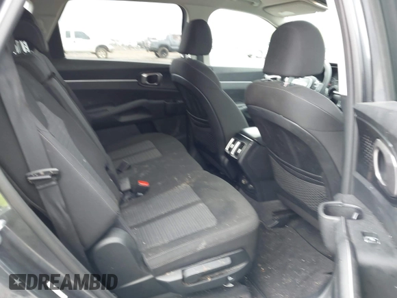 2021 Kia Sorento LX z VIN 5XYRGDLC7MG043279, wystawiony jako IAAI lot #41814356 z przebiegiem 97 094 mil mil oraz . Historia ofert i sprzedaży dostępna na DreamBid. Obrazek 8.
