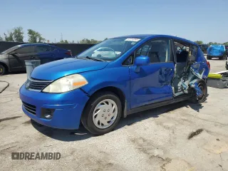 2008 Nissan Versa S z VIN 3N1BC13E48L443542, wystawiony jako Copart lot #57219395 z przebiegiem 150 084 mil mil oraz Nie do naprawy • Non repairable. Historia ofert i sprzedaży dostępna na DreamBid. Obrazek 1.