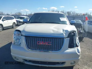 2014 GMC Yukon SLT with VIN 1GKS1CE01ER179379, listed as a IAAI auction lot 41717271 with 136,999 mi miles. Bid and sale history available at carsss.com. Image 12.