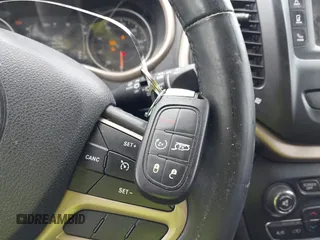 2017 Jeep Cherokee Latitude z VIN 1C4PJLCB4HD218750, wystawiony jako IAAI lot #42104697 z przebiegiem 153 708 mil mil oraz . Historia ofert i sprzedaży dostępna na DreamBid. Obrazek 11.