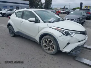 2019 Toyota C-HR XLE z VIN JTNKHMBX3K1029701, wystawiony jako IAAI lot #42023964 z przebiegiem 83 055 mil mil oraz . Historia ofert i sprzedaży dostępna na DreamBid. Obrazek 1.