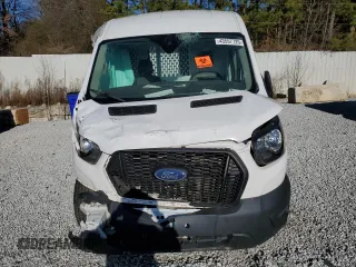 2021 Ford Transit Cargo z VIN 1FTYE1C81MKA44840, wystawiony jako Copart lot #43557725 z przebiegiem Nie podano mil oraz Czysty tytuł • Clean title. Historia ofert i sprzedaży dostępna na DreamBid. Obrazek 5.