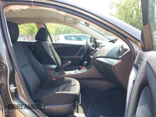 2012 Mazda 3 i Touring z VIN JM1BL1V78C1656263, wystawiony jako IAAI lot #42245893 z przebiegiem 161 723 mil mil oraz . Historia ofert i sprzedaży dostępna na DreamBid. Obrazek 5.