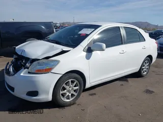 2009 Toyota Yaris z VIN JTDBT903X94060680, wystawiony jako IAAI lot #41590498 z przebiegiem 139 196 mil mil oraz . Historia ofert i sprzedaży dostępna na DreamBid. Obrazek 2.