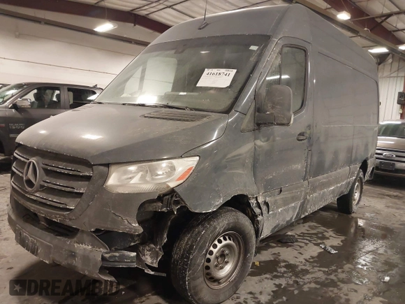 2019 Mercedes-Benz Sprinter Cargo with VIN WD4PF0CD5KP088412, listed as a IAAI auction lot 41618741 with 135,848 mi miles. Bid and sale history available at carsss.com. Image 17.