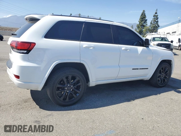 2020 Jeep Grand Cherokee Altitude z VIN 1C4RJFAG3LC240519, wystawiony jako Copart lot #53997665 z przebiegiem 63 411 mil mil oraz Szkoda całkowita • Salvage title. Historia ofert i sprzedaży dostępna na DreamBid. Obrazek 3.