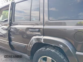 2006 Jeep Commander z VIN 1J8HG48N56C141782, wystawiony jako IAAI lot #42239618 z przebiegiem 113 037 mil mil oraz . Historia ofert i sprzedaży dostępna na DreamBid. Obrazek 17.