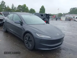 2025 Tesla Model 3 Long Range z VIN 5YJ3E1EA3SF921414, wystawiony jako IAAI lot #42372455 z przebiegiem 8 541 mil mil oraz . Historia ofert i sprzedaży dostępna na DreamBid. Obrazek 1.