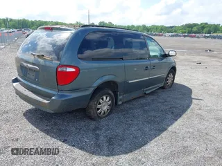2007 Chrysler Town & Country Touring with VIN 2A4GP54L67R133643, listed as a IAAI auction lot 42275755 with 84,881 mi miles and . Bid and sale history available at DreamBid. Image 4.