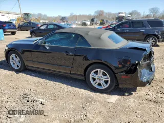 2014 Ford Mustang V6 with VIN 1ZVBP8EM6E5261560, listed as a Copart auction lot 50391185 with 60,700 mi miles and Salvage Title. Bid and sale history available at carsss.com. Image 2.