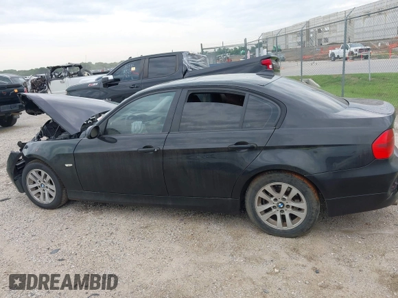2006 BMW 3 Series 325i z VIN WBAVB13576KX67030, wystawiony jako IAAI lot #42386135 z przebiegiem 173 744 mil mil oraz . Historia ofert i sprzedaży dostępna na DreamBid. Obrazek 14.