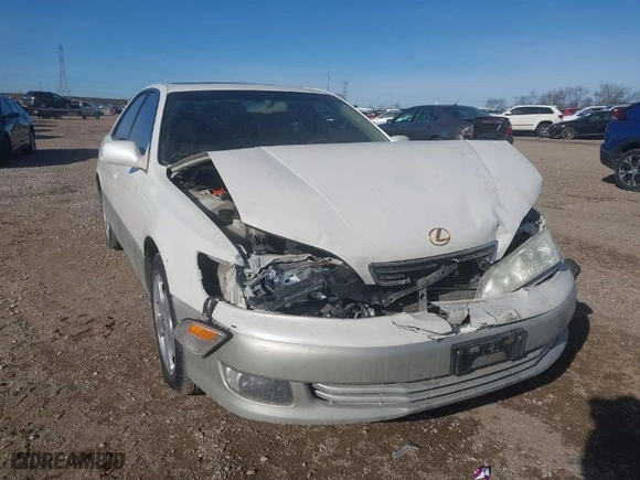 2001 Lexus ES 300 with VIN JT8BF28G010328457, listed as a IAAI auction lot 41284198 with 161,137 mi miles. Bid and sale history available at carsss.com. Image 1.