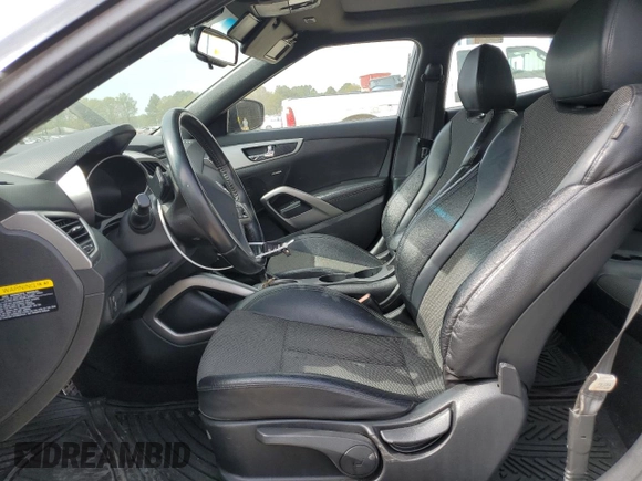 2016 Hyundai Veloster z VIN KMHTC6AD6GU263245, wystawiony jako Copart lot #51296685 z przebiegiem 132 889 mil mil oraz Szkoda całkowita • Salvage title. Historia ofert i sprzedaży dostępna na DreamBid. Obrazek 7.