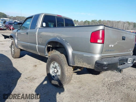 2001 Chevrolet S-10 LS with VIN 1GCCT19W618134483, listed as a IAAI auction lot 41630814 with 1 mi miles. Bid and sale history available at carsss.com. Image 3.
