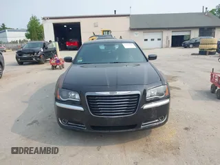 2014 Chrysler 300 S z VIN 2C3CCAGG8EH222645, wystawiony jako IAAI lot #42381766 z przebiegiem 254 710 mil mil oraz . Historia ofert i sprzedaży dostępna na DreamBid. Obrazek 12.