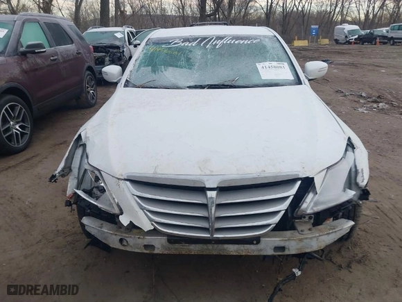 2013 Hyundai Genesis 3.8L with VIN KMHGC4DD9DU246579, listed as a IAAI auction lot 41458081 with 172,873 mi miles. Bid and sale history available at carsss.com. Image 13.