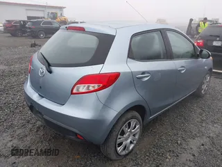 2013 Mazda 2 Sport z VIN JM1DE1KZ0D0167646, wystawiony jako IAAI lot #41335289 z przebiegiem 48 380 mil mil oraz . Historia ofert i sprzedaży dostępna na DreamBid. Obrazek 4.