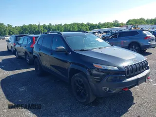 2016 Jeep Cherokee Trailhawk z VIN 1C4PJMBS6GW162742, wystawiony jako IAAI lot #42383200 z przebiegiem 124 791 mil mil oraz . Historia ofert i sprzedaży dostępna na DreamBid. Obrazek 1.