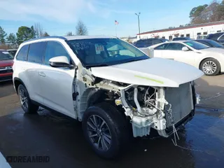 2019 Toyota Highlander SE with VIN 5TDKZRFH0KS315218, listed as a IAAI auction lot 41666981 with 45,218 mi miles. Bid and sale history available at carsss.com. Image 13.