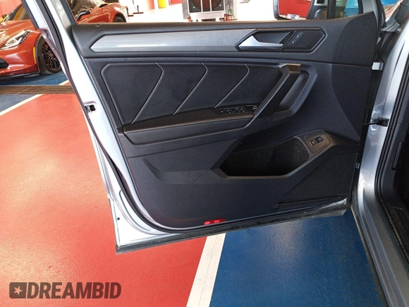 2024 Volkswagen Tiguan SE z VIN 3VV3B7AX7RM105271, wystawiony jako IAAI lot #42752403 z przebiegiem 27 050 mil mil oraz . Historia ofert i sprzedaży dostępna na DreamBid. Obrazek 32.