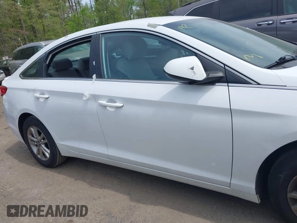 2017 Hyundai Sonata 2.4L z VIN 5NPE24AF8HH552970, wystawiony jako IAAI lot #42075452 z przebiegiem 116 714 mil mil oraz . Historia ofert i sprzedaży dostępna na DreamBid. Obrazek 12.