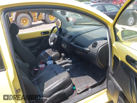 2009 Volkswagen Beetle S with VIN 3VWRG31C39M516518, listed as a IAAI auction lot 42393843 with 84,108 mi miles and . Bid and sale history available at DreamBid. Image 5.