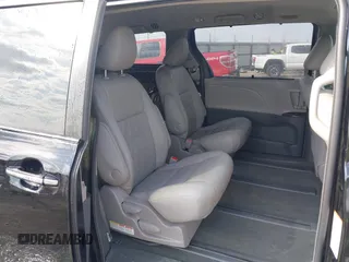 2017 Toyota Sienna XLE с VIN 5TDDZ3DC5HS146786, выставлен на аукционе IAAI как лот 41635018 с пробегом 64 942 миль миль и . История ставок и продаж доступна на DreamBid. Изображение 8.