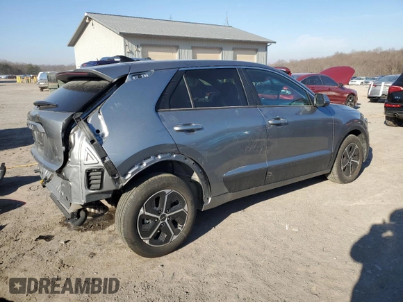 2025 Kia Niro LX with VIN KNDCP3LE3S5223592, listed as a Copart auction lot 45681015 with 5,589 mi miles and Salvage Title. Bid and sale history available at carsss.com. Image 3.