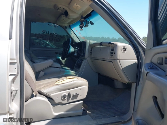 2004 GMC Sierra 1500 Crew Cab SLE with VIN 2GTEK13T241337808, listed as a IAAI auction lot 42024616 with 1 mi miles. Bid and sale history available at carsss.com. Image 5.
