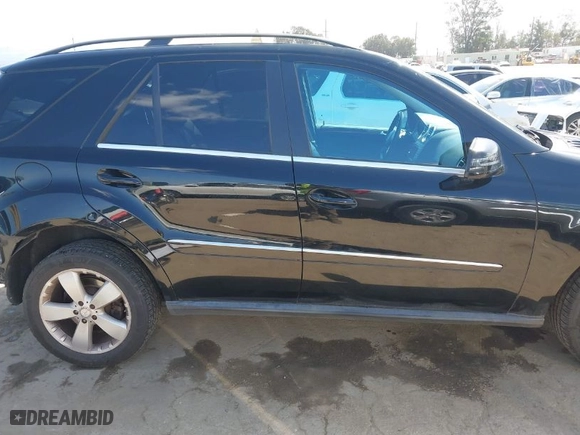 2011 Mercedes-Benz M-Class ML 350 with VIN 4JGBB5GB4BA732065, listed as a IAAI auction lot 41939779 with 138,533 mi miles. Bid and sale history available at carsss.com. Image 14.