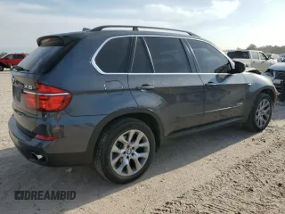 2013 BMW X5 xDrive35i z VIN 5UXZV4C50D0B11663, wystawiony jako Copart lot #53285435 z przebiegiem 109 818 mil mil oraz Szkody całkowita. Historia ofert i sprzedaży dostępna na DreamBid. Obrazek 3.
